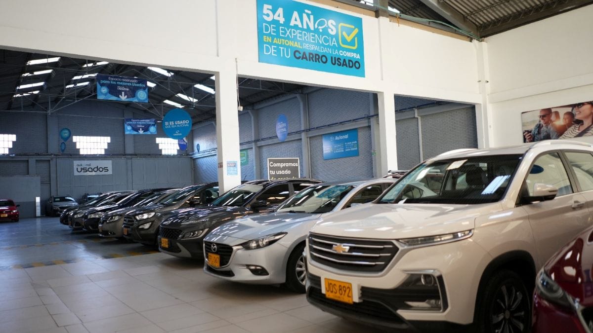 Autonal cambia de marcha: más marcas, nuevas ciudades y electrificación para crecer en Colombia V12MAGAZINE Autonal ya no quiere ser solamente el lugar donde un colombiano compra su próximo carro. Después de 62 años en el mercado, la compañía está ampliando su operación hacia nuevas ciudades, incorporando marcas y poniendo la electrificación en el centro de su estrategia para ganar participación en el negocio automotor. V12MAGAZINE