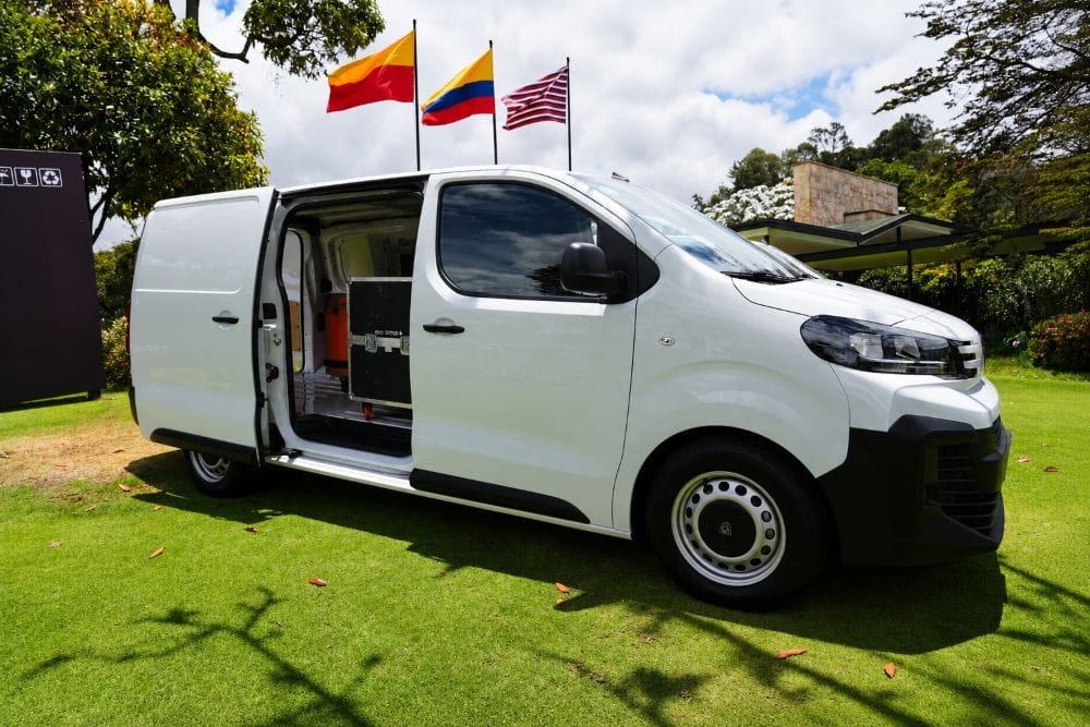 Peugeot Utilitarios: cuando la electrificación también tiene que trabajar V12MAGAZINE Peugeot Utilitarios