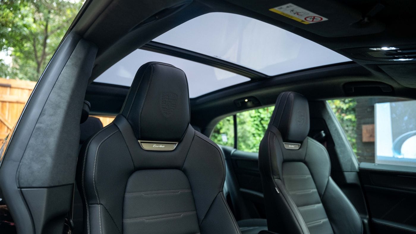 Porsche Cayenne Eléctrico: 1.156 HP para la SUV de producción más potente creado por la marca V12MAGAZINE El Cayenne entra en la era eléctrica en Colombia con una versión que supera los 1.000 caballos y combina aceleración de superdeportivo con autonomía, carga rápida y capacidad de remolque. V12MAGAZINE