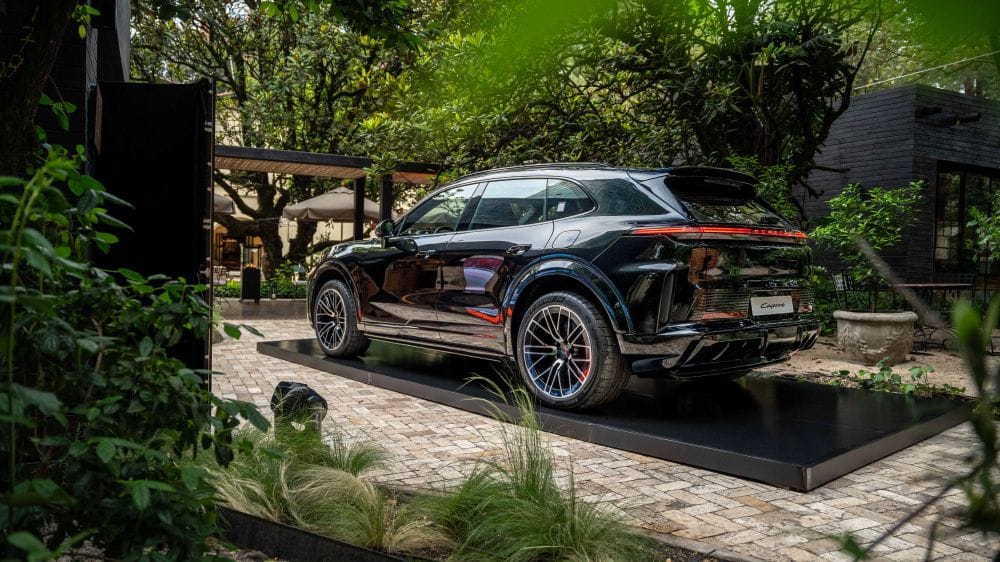 Porsche Cayenne Eléctrico: 1.156 HP para la SUV de producción más potente creado por la marca V12MAGAZINE El Cayenne entra en la era eléctrica en Colombia con una versión que supera los 1.000 caballos y combina aceleración de superdeportivo con autonomía, carga rápida y capacidad de remolque. V12MAGAZINE