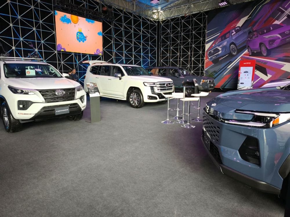 Toyota Fest 2026: una vitrina que muestra hacia dónde va Toyota en Colombia V12MAGAZINE Toyota Fest 2026 reúne en una misma vitrina un eléctrico, varios híbridos y modelos que llevan décadas asociados con la resistencia y el trabajo duro. V12MAGAZINE
