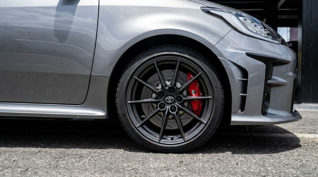 Toyota GR Yaris 2027: 296 HP, caja manual y una receta deportiva que pone al conductor primero V12MAGAZINE El nuevo Toyota GR Yaris 2027 llega a Colombia con una receta poco común: 296 HP, caja manual, tracción integral y apenas 1.280 kilos. V12MAGAZINE