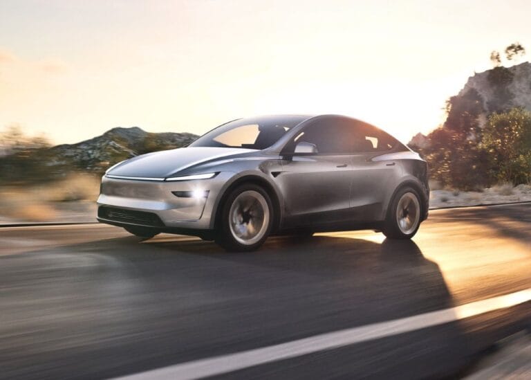 Tesla-Model_Y-2025-HD