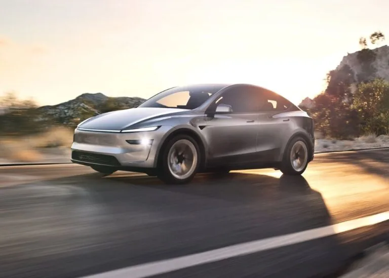 Tesla-Model_Y-2025-HD