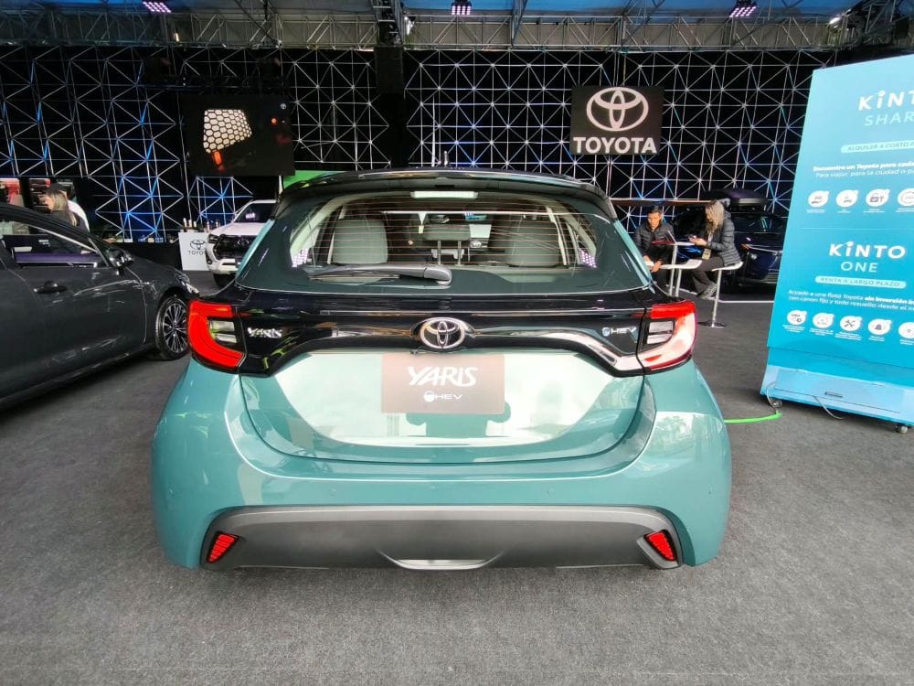 Toyota Fest 2026: una vitrina que muestra hacia dónde va Toyota en Colombia V12MAGAZINE Toyota Fest 2026 reúne en una misma vitrina un eléctrico, varios híbridos y modelos que llevan décadas asociados con la resistencia y el trabajo duro. V12MAGAZINE