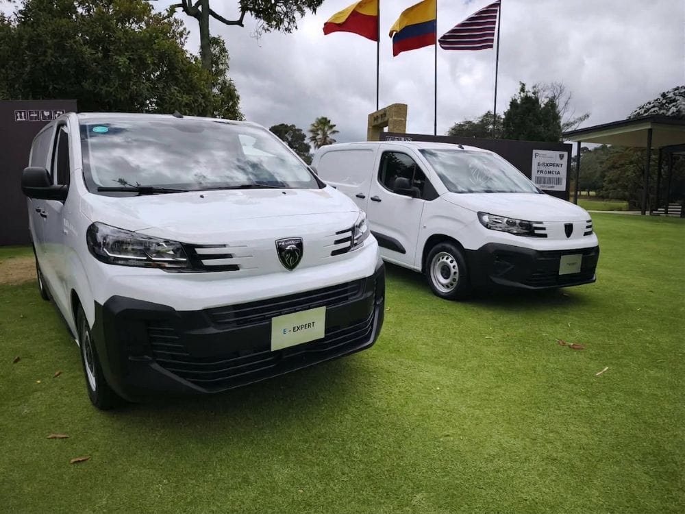 Peugeot Utilitarios: cuando la electrificación también tiene que trabajar V12MAGAZINE La electrificación también está llegando a las herramientas de trabajo. Peugeot amplía su oferta comercial con dos vans eléctricas pensadas para diferentes operaciones. V12MAGAZINE