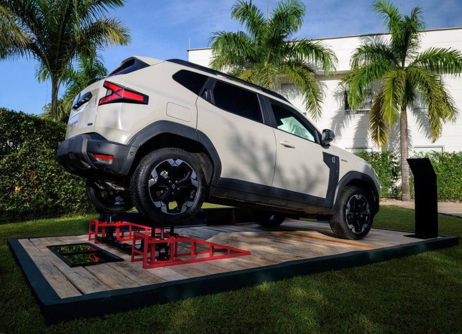 El Renault Duster Hybrid E-Tech 4x4 llegó a Colombia y ahora es automática V12MAGAZINE Renault Duster Hybrid E-Tech 4x4 estrena en Colombia una fórmula inédita para el modelo: más potencia, electrificación, tracción inteligente y transmisión automática. V12MAGAZINE