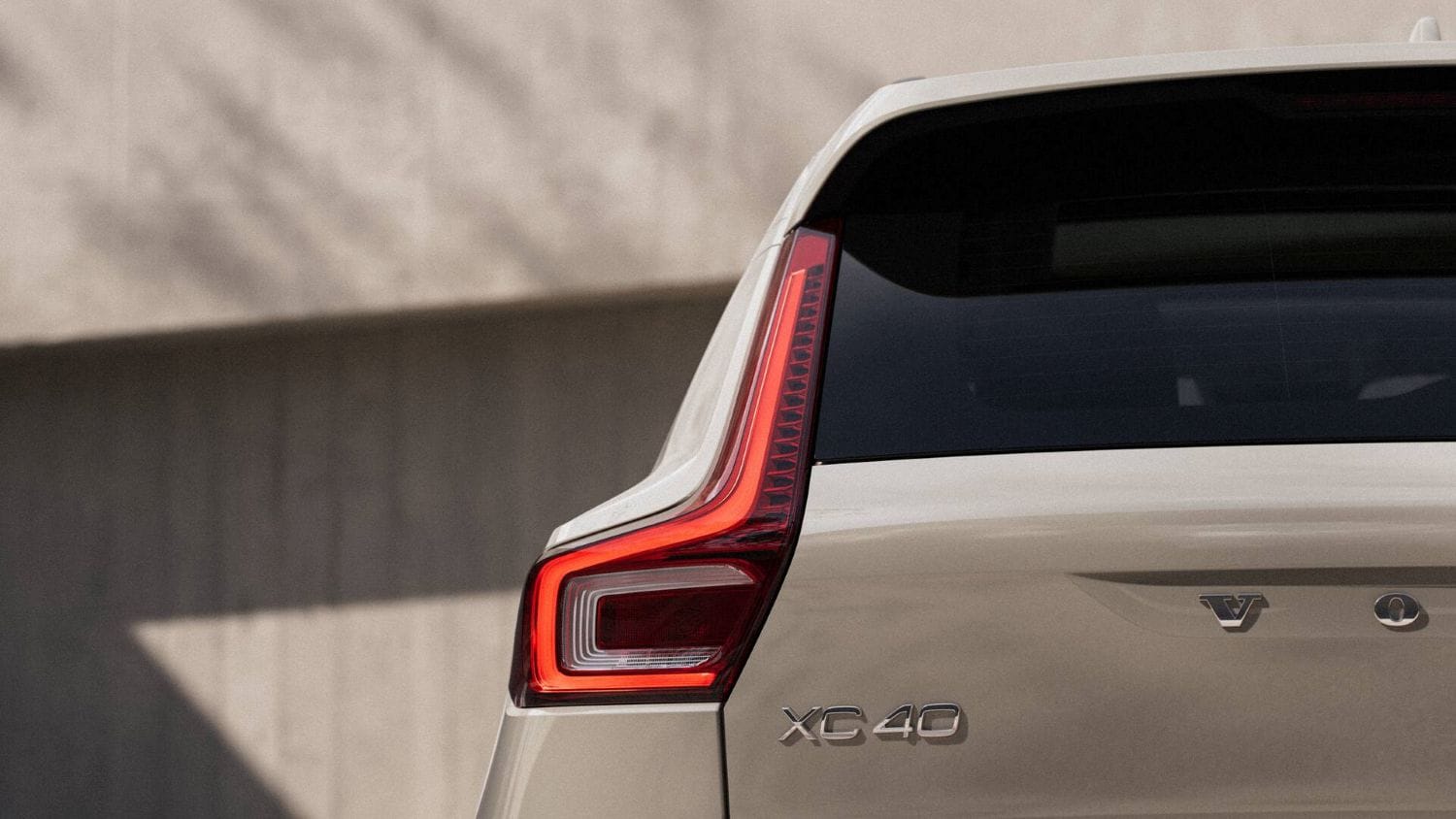 Volvo XC40 B4 Mild Hybrid: la electrificación premium cambia de puerta de entrada V12MAGAZINE Volvo XC40 B4 Mild Hybrid llega a Colombia apostando por una electrificación accesible, combinando tecnología híbrida ligera, formato SUV compacto y un precio de entrada desde $189 millones. V12MAGAZINE