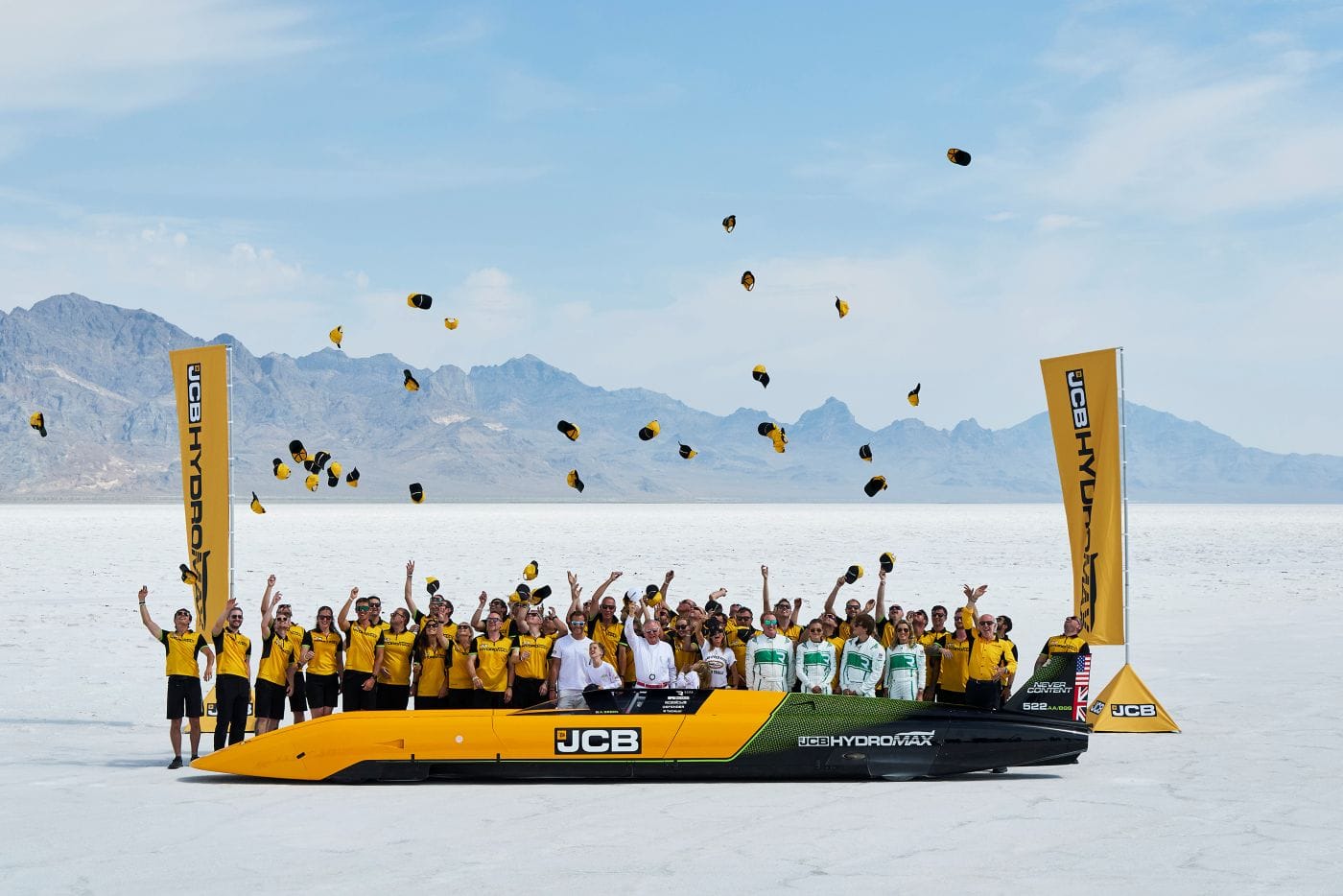 La nueva operación de JCB en Colombia pone sobre la mesa algo que quienes trabajan con maquinaria pesada conocen bien: una máquina parada también cuesta dinero. V12MAGAZINE