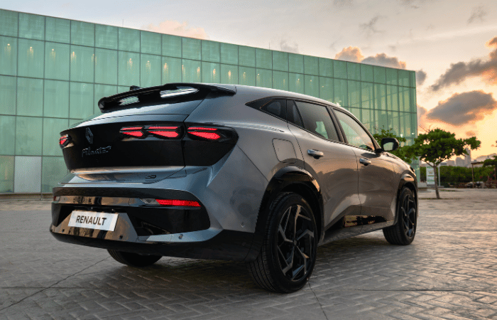 Renault Filante llega a Colombia: la nueva SUV híbrida de lujo cuesta $179 millones y tiene tres pantallas V12MAGAZINE Renault Filante