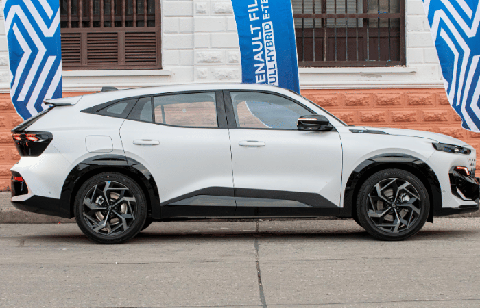 Renault Filante llega a Colombia: la nueva SUV híbrida de lujo cuesta $179 millones y tiene tres pantallas V12MAGAZINE Renault Filante