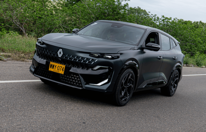Renault Filante llega a Colombia: la nueva SUV híbrida de lujo cuesta $179 millones y tiene tres pantallas V12MAGAZINE Renault Filante
