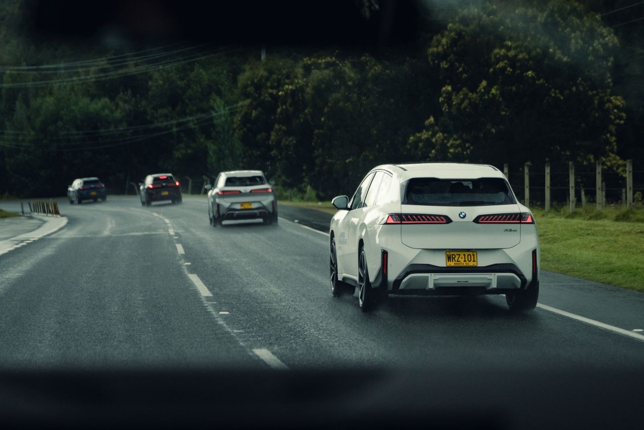 BMW iX3: probamos en carretera el eléctrico que estrena una nueva era para la marca V12MAGAZINE La BMW iX3 llegó a Colombia y la probamos en carretera rumbo a Villa de Leyva para conocer su desempeño y autonomía. V12MAGAZINE