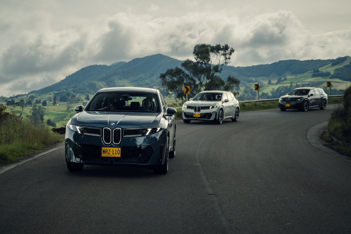 BMW iX3: probamos en carretera el eléctrico que estrena una nueva era para la marca V12MAGAZINE La BMW iX3 llegó a Colombia y la probamos en carretera rumbo a Villa de Leyva para conocer su desempeño y autonomía. V12MAGAZINE