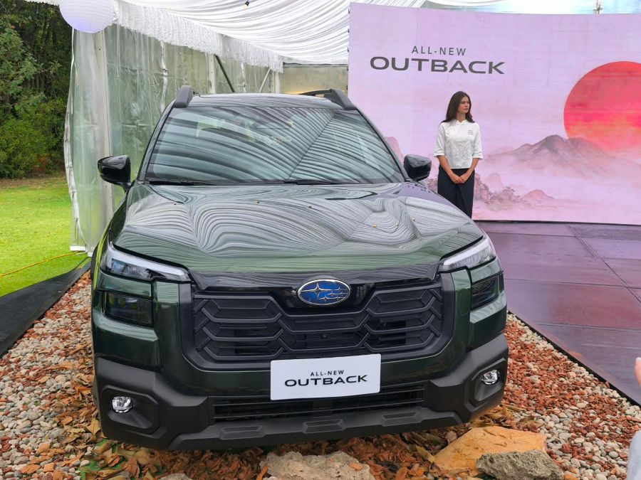 La séptima generación de la Subaru Outback cambia radicalmente su imagen y se acerca al mundo SUV sin abandonar el Bóxer, el Symmetrical AWD y su espíritu aventurero. La probamos para descubrir qué ofrece realmente en Colombia. V12MAGAZINE
