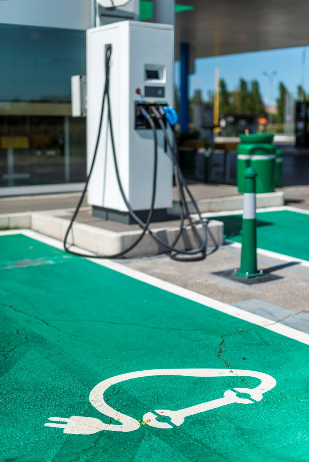 Batería de los vehículos eléctricos: ¿cargar al 100 % todos los días es un error? V12MAGAZINE Un estudio de Geotab analizó más de 22.700 vehículos eléctricos y encontró diferencias en la degradación de sus baterías según los hábitos de carga y las condiciones de uso. V12MAGAZINE