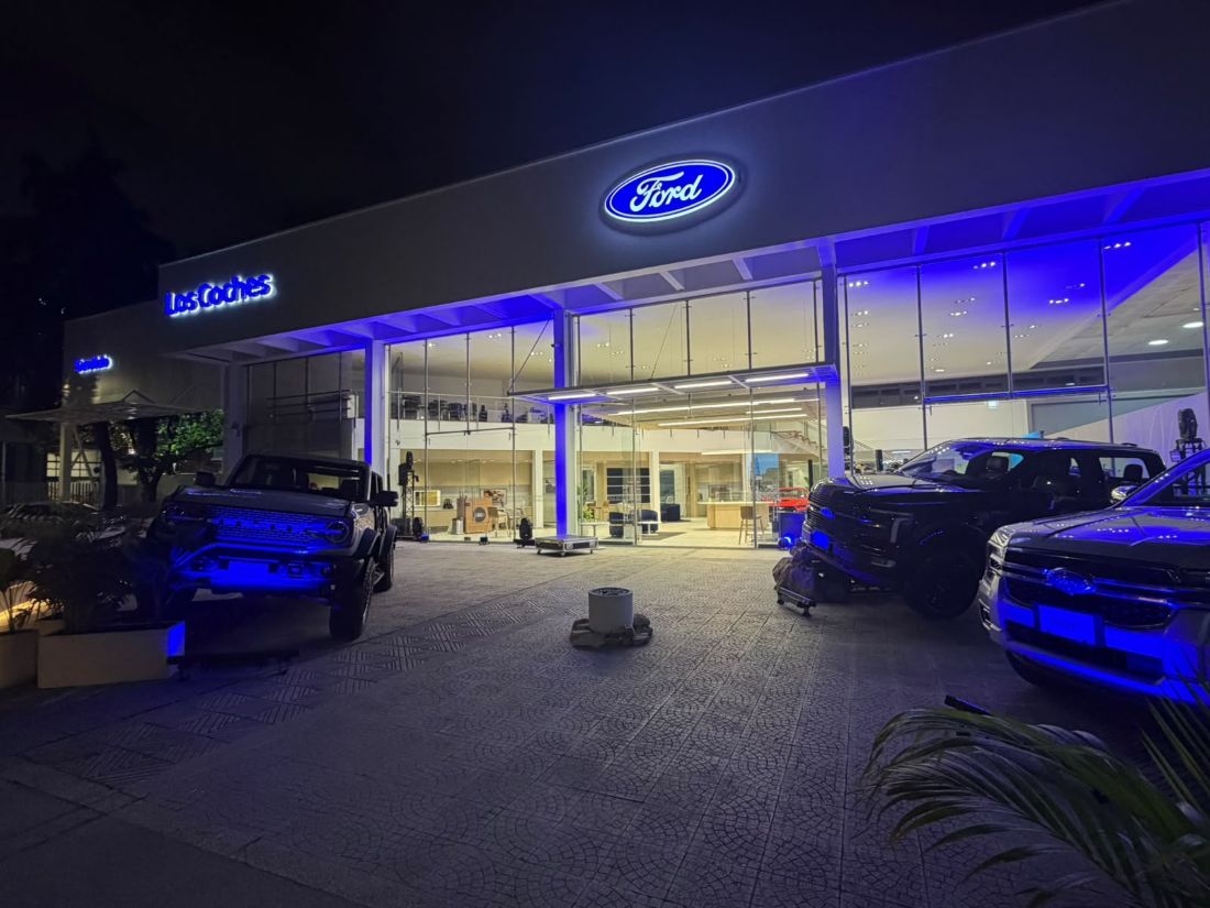 Ford cambia la experiencia de comprar y mantener un carro en su concesionario Los Coches V12MAGAZINE La nueva sede Ford de Los Coches en la Avenida El Dorado reúne venta, posventa y un portafolio que refleja la evolución híbrida y eléctrica de la marca. V12MAGAZINE