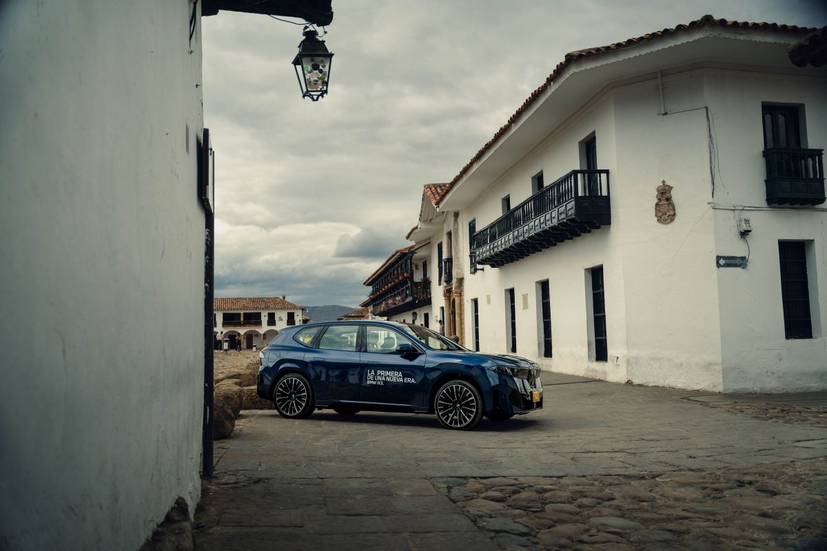BMW iX3: probamos en carretera el eléctrico que estrena una nueva era para la marca V12MAGAZINE La BMW iX3 llegó a Colombia y la probamos en carretera rumbo a Villa de Leyva para conocer su desempeño y autonomía. V12MAGAZINE