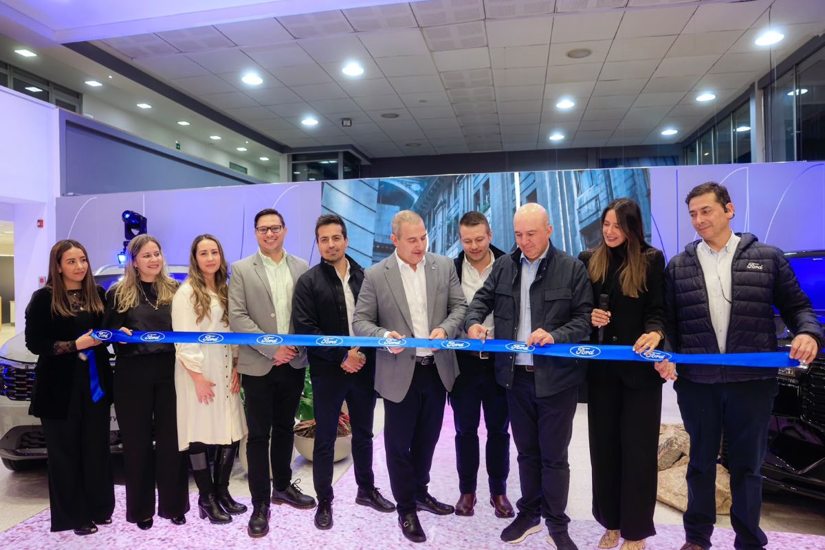 Ford cambia la experiencia de comprar y mantener un carro en su concesionario Los Coches V12MAGAZINE Ford