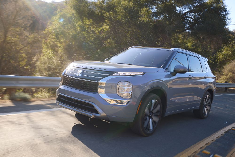 Siete pasajeros, tracción integral S-AWC y equipamiento orientado al confort. Analizamos qué ofrece la Mitsubishi Outlander para viajar en familia por Colombia. V12MAGAZINE