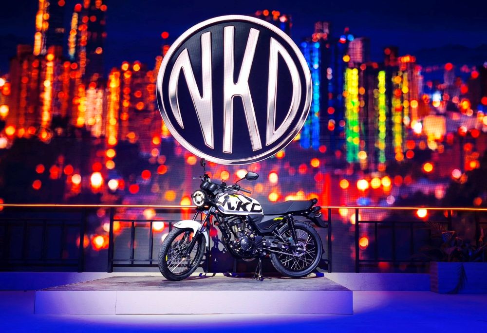 Dos millones de motocicletas ensambladas marcan un momento especial para AKT. La marca colombiana celebra su trayectoria con una NKD125 renovada y una exhibición que recorre distintas categorías de su portafolio. V12MAGAZINE