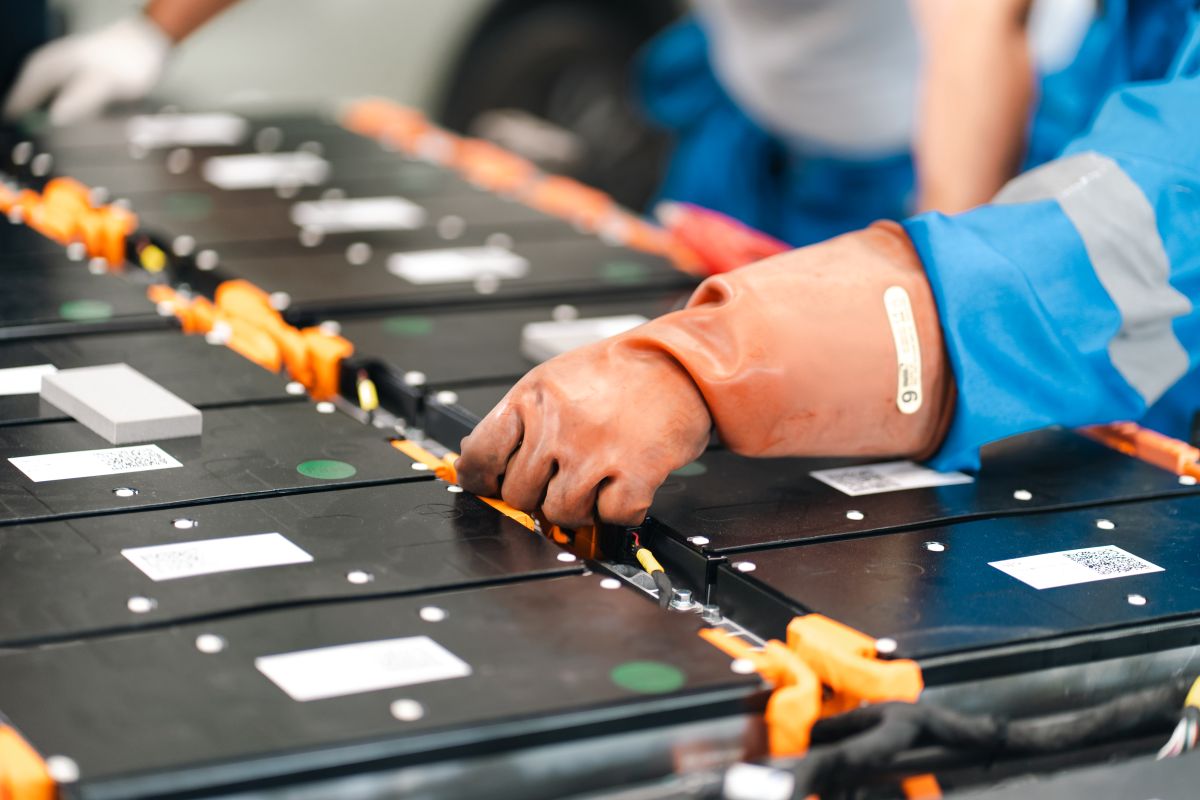 Batería de los vehículos eléctricos: ¿cargar al 100 % todos los días es un error? V12MAGAZINE Un estudio de Geotab analizó más de 22.700 vehículos eléctricos y encontró diferencias en la degradación de sus baterías según los hábitos de carga y las condiciones de uso. V12MAGAZINE