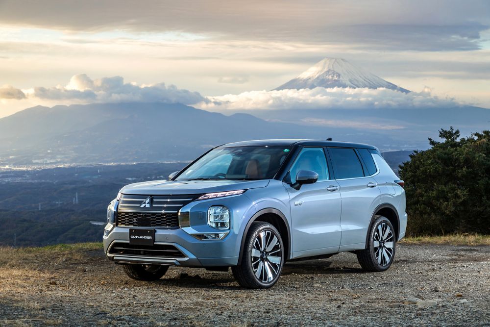 Siete pasajeros, tracción integral S-AWC y equipamiento orientado al confort. Analizamos qué ofrece la Mitsubishi Outlander para viajar en familia por Colombia. V12MAGAZINE
