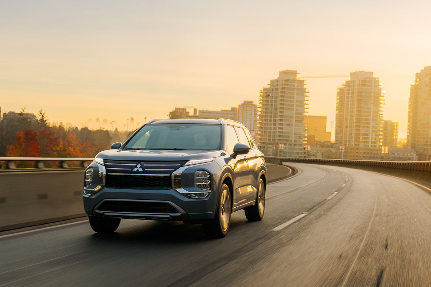 Siete pasajeros, tracción integral S-AWC y equipamiento orientado al confort. Analizamos qué ofrece la Mitsubishi Outlander para viajar en familia por Colombia. V12MAGAZINE